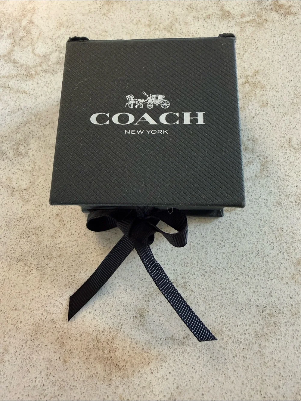 NWOT Coach Horse and Carriage Earring(single) - Picture 2 of 6